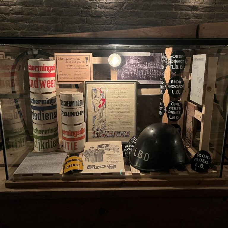 Nieuwe vitrine: Luchtbescherming Maastricht