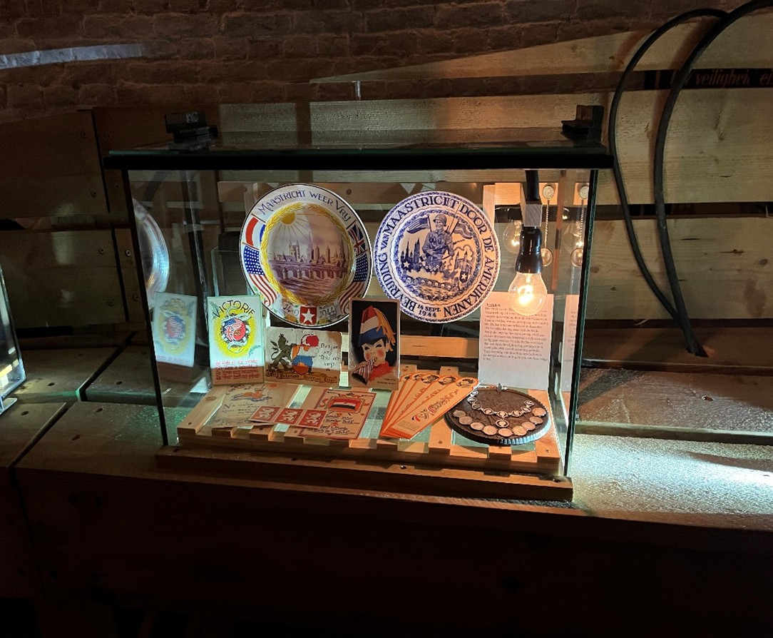 Nieuwe vitrine: BEVRIJDING: Maastricht 1944 - Nederland 1945