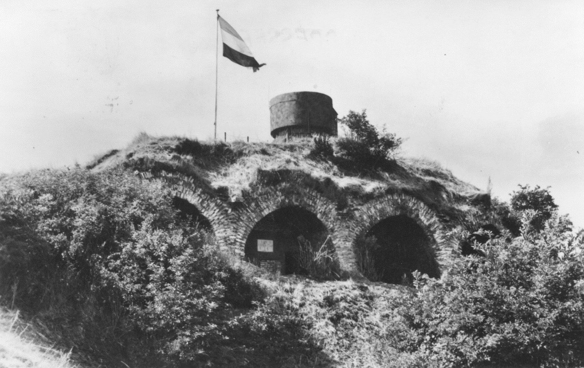 De uitkijkpost op fort Sint Pieter. Zijn er nog mensen die hier in de tijd van de Koude Oorlog op de uitkijk hebben gestaan?